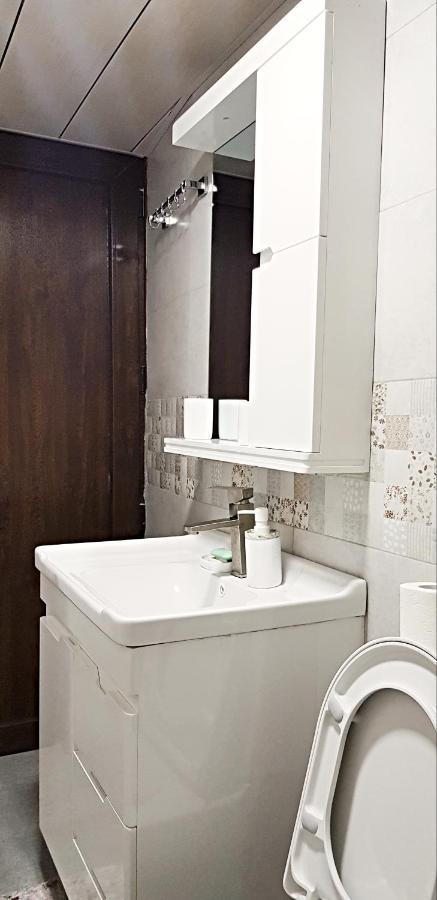 Bright And Cozy Apartment On Aghmashenebeli Avenue Tbilisi Eksteriør bilde